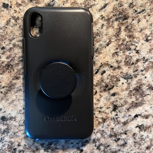 Black iPhone 11XR Otterbox phone case with built in popsocket - Picture 3 of 3